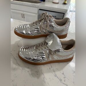 STEVE MADDEN Silver Metallic Sneakers with Gum Sole